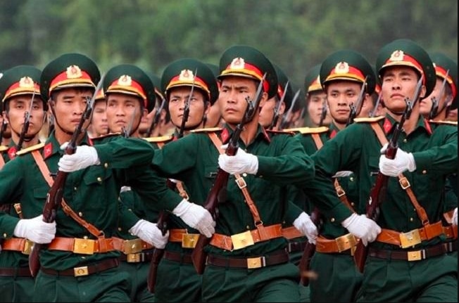 Mơ thấy đi bộ đội và hành quân